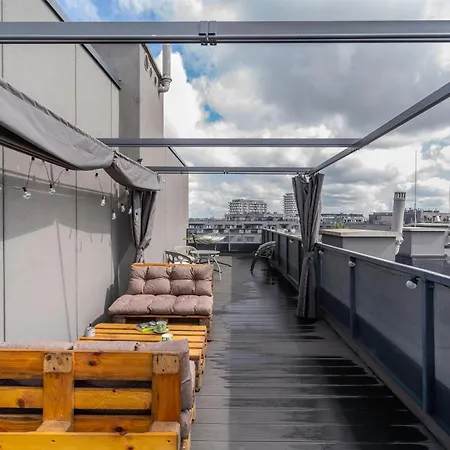 Z Tarasem I Miejscem Postojowym Apartman