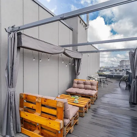 Z Tarasem I Miejscem Postojowym 브로츠와프