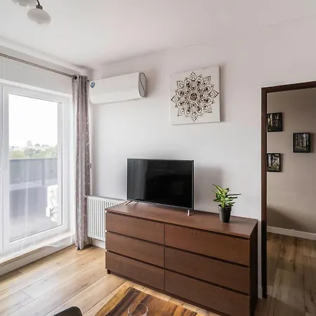 Z Tarasem I Miejscem Postojowym 브로츠와프